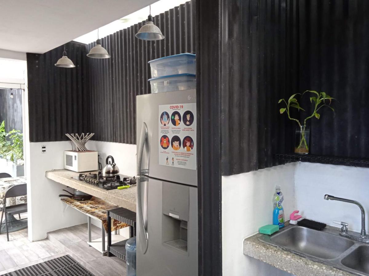 In Guest - Triple Room, Private Bathroom, A A, Wi-fi 50 Mbps In The Center Of Gasthof Cancún